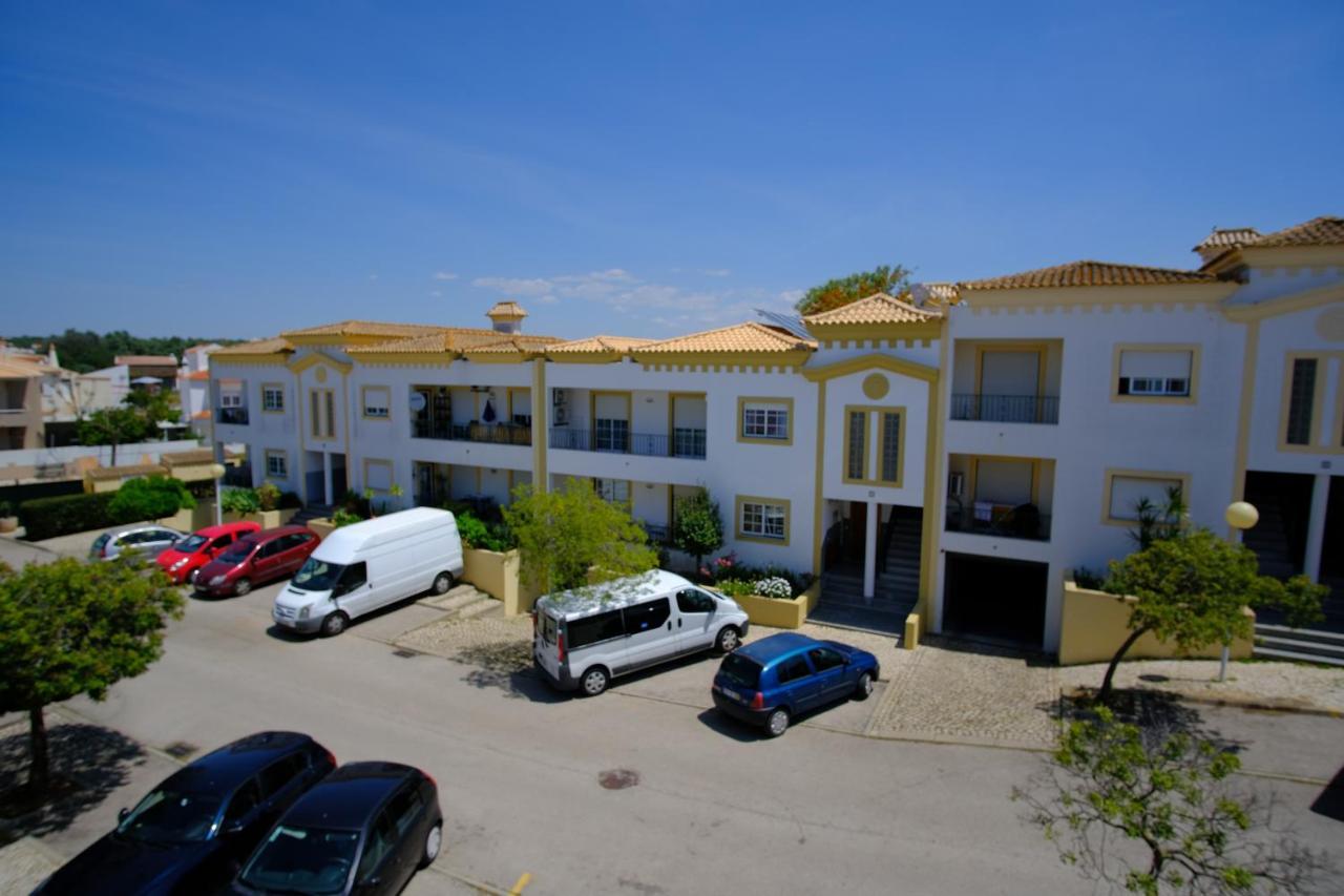 Apartamento T2 em condomínio fechado. Albufeira Exterior foto